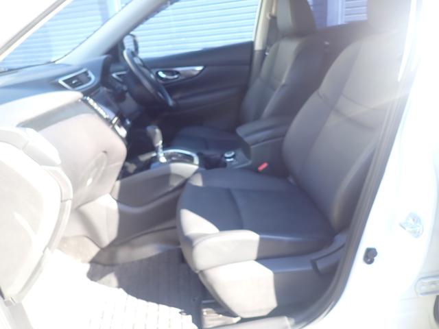 エクストレイル ２０Ｘ　エマージェンシーブレーキパッケージ　４ＷＤ　スマートキー　純正ＳＤナビ　フルセグ　Ｂｌｕｅｔｏｏｔｈ　バックカメラ　ＦＯＧランプ　撥水カプロンシート　シートヒーター　ＬＥＤ　純正１７ＡＷ　衝突被害軽減ブレーキ　アイドリングストップ（8枚目）