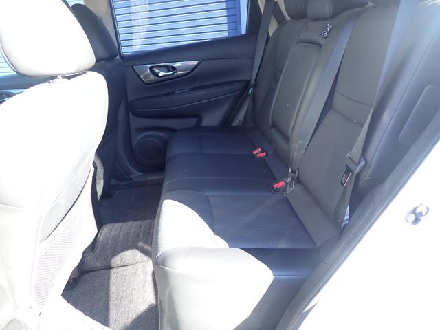 エクストレイル ２０Ｘ　エマージェンシーブレーキパッケージ　４ＷＤ　スマートキー　純正ＳＤナビ　フルセグ　Ｂｌｕｅｔｏｏｔｈ　バックカメラ　ＦＯＧランプ　撥水カプロンシート　シートヒーター　ＬＥＤ　純正１７ＡＷ　衝突被害軽減ブレーキ　アイドリングストップ（9枚目）