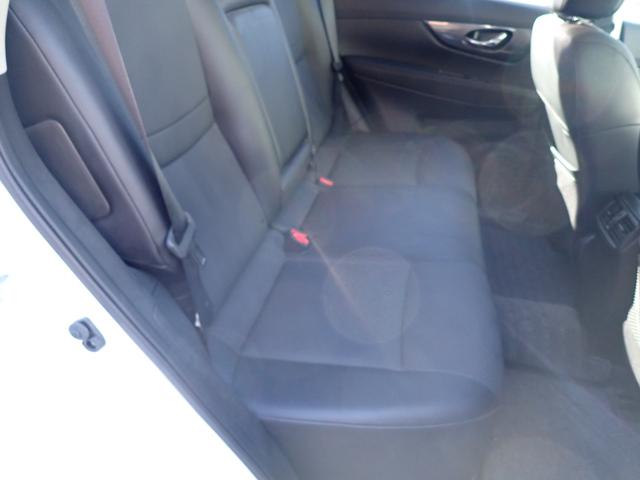 エクストレイル ２０Ｘ　エマージェンシーブレーキパッケージ　４ＷＤ　スマートキー　純正ＳＤナビ　フルセグ　Ｂｌｕｅｔｏｏｔｈ　バックカメラ　ＦＯＧランプ　撥水カプロンシート　シートヒーター　ＬＥＤ　純正１７ＡＷ　衝突被害軽減ブレーキ　アイドリングストップ（10枚目）