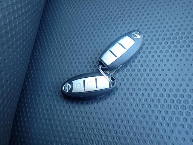 エクストレイル ２０Ｘ　エマージェンシーブレーキパッケージ　４ＷＤ　スマートキー　純正ＳＤナビ　フルセグ　Ｂｌｕｅｔｏｏｔｈ　バックカメラ　ＦＯＧランプ　撥水カプロンシート　シートヒーター　ＬＥＤ　純正１７ＡＷ　衝突被害軽減ブレーキ　アイドリングストップ（21枚目）