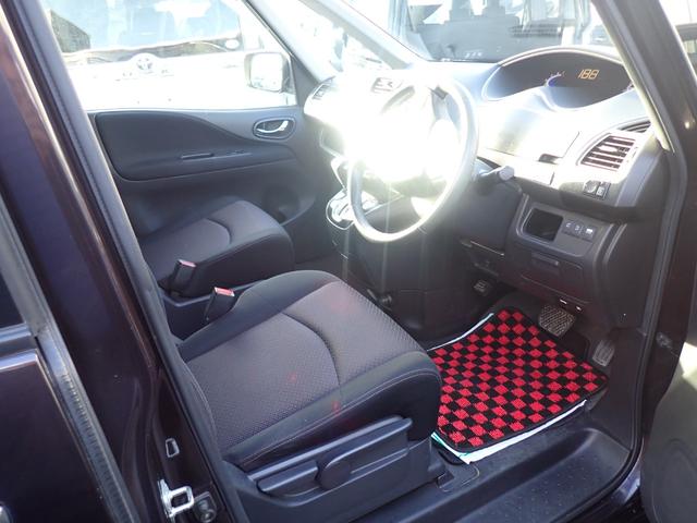 セレナ ハイウェイスター　Ｓ－ハイブリッド　スマートキー　両側パワースライドドア　ＥＴＣ　社外ＳＤナビ　フルセグ　Ｂｌｕｅｔｏｏｔｈ　ＤＶＤ再生　バックカメラ　純正１６ＡＷ　ＨＩＤヘッドライト　３列シート　フルフラット　ウオークスルー（7枚目）