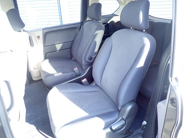 フリード Ｇ　エアロ　Ｌパッケージ　キーレス　両側パワースライドドア　ＨＩＤヘッドライト　社外ＳＤナビ　フルセグ　Ｂｌｕｅｔｏｏｔｈ　バックカメラ　ＥＴＣ　３列シート　フルフラットシート　オートエアコン　純正１５ＡＷ　純正エアロ（9枚目）