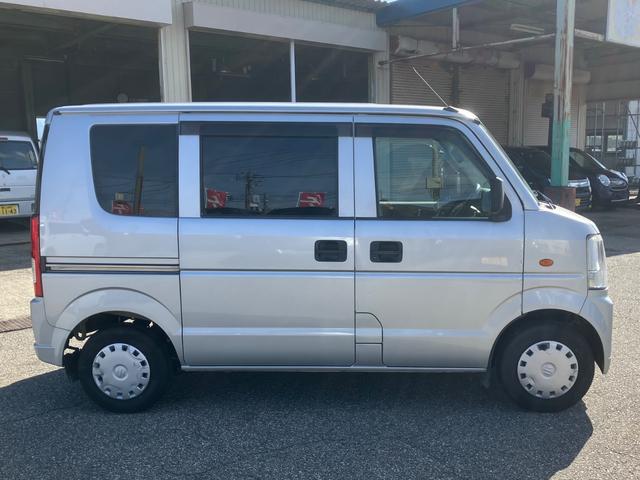 エブリイ GA パートタイム4WD 5MT エアコン パワステ 集中ドアロック 運転席助手席エアバッグ 軽バン(9枚目)