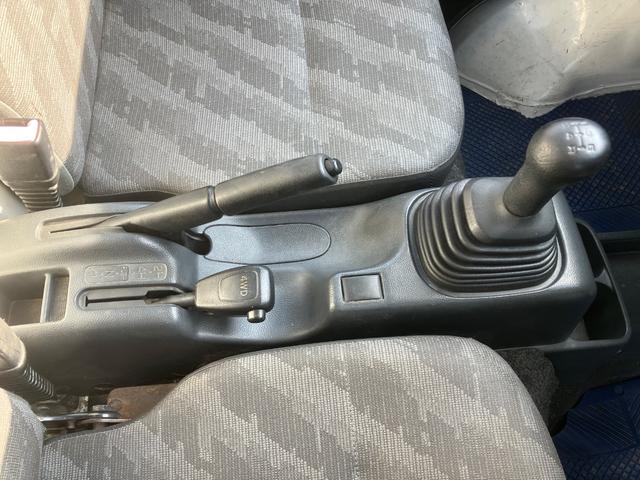 キャリイトラック KC パートタイム4WD 5MT エアコン 走行5万Km未満 車検R9年11月 軽トラ(13枚目)