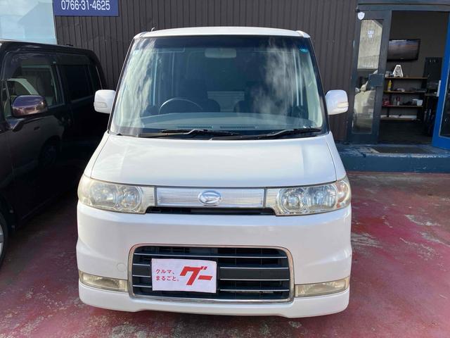 タント カスタムＶＳ　ＨＩＤ　スマートキー　電動格納ミラー　ベンチシート　ＡＴ　盗難防止システム　ＡＢＳ　ＣＤ　ＤＶＤ再生　アルミホイール　衝突安全ボディ　エアコン　パワーステアリング　パワーウィンドウ　運転席エアバッグ（3枚目）