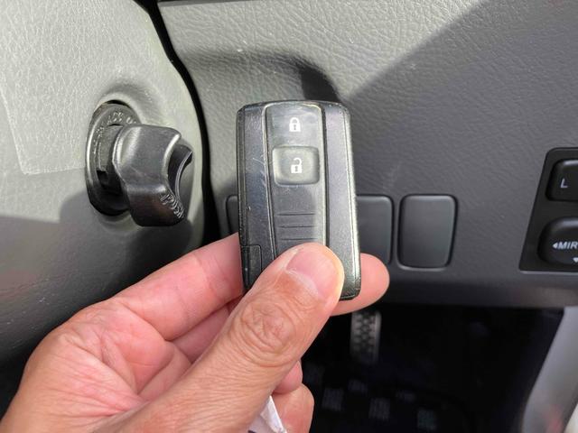 タント カスタムＶＳ　ＨＩＤ　スマートキー　電動格納ミラー　ベンチシート　ＡＴ　盗難防止システム　ＡＢＳ　ＣＤ　ＤＶＤ再生　アルミホイール　衝突安全ボディ　エアコン　パワーステアリング　パワーウィンドウ　運転席エアバッグ（28枚目）