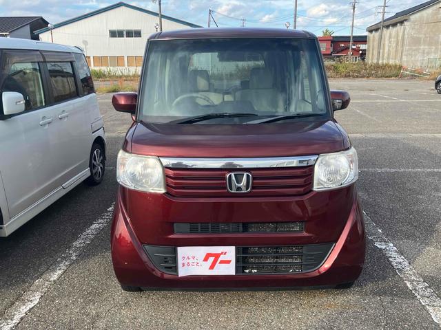 Ｎ－ＢＯＸ Ｇ・Ｌパッケージ　両側スライド・片側電動　スマートキー　アイドリングストップ　電動格納ミラー　ベンチシート　ＣＶＴ　盗難防止システム　ＡＢＳ　ＥＳＣ　衝突安全ボディ　エアコン　パワーステアリング　パワーウィンドウ（2枚目）