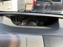 カスタムＶＳ　ＨＩＤ　スマートキー　電動格納ミラー　ベンチシート　ＡＴ　盗難防止システム　ＡＢＳ　ＣＤ　ＤＶＤ再生　アルミホイール　衝突安全ボディ　エアコン　パワーステアリング　パワーウィンドウ　運転席エアバッグ（25枚目）