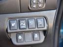 運転席右側の各種操作スイッチです。ハンドルヒーターは寒さが厳しい冬期には手先から温めてくれますので大変便利です。
