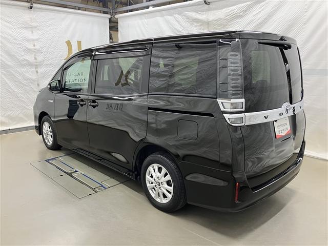 ヴォクシー ハイブリッドV フルセグ メモリーナビ DVD再生 ミュージックプレイヤー接続可 バックカメラ 衝突被害軽減システム ETC ドラレコ 電動スライドドア LEDヘッドランプ 乗車定員7人 3列シート ワンオーナー(7枚目)