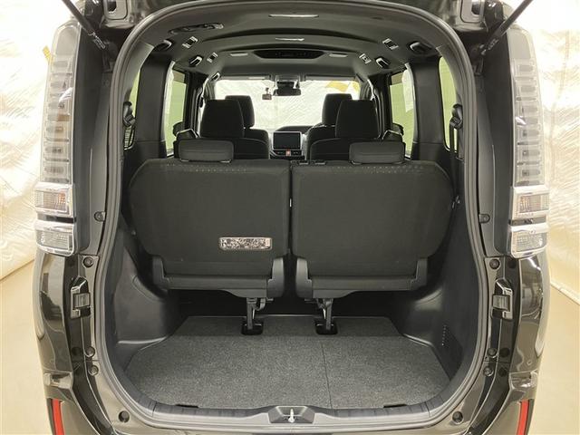 ヴォクシー ハイブリッドV フルセグ メモリーナビ DVD再生 ミュージックプレイヤー接続可 バックカメラ 衝突被害軽減システム ETC ドラレコ 電動スライドドア LEDヘッドランプ 乗車定員7人 3列シート ワンオーナー(28枚目)