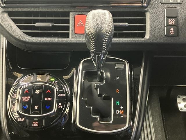 ヴォクシー ZS G’s フルセグ メモリーナビ DVD再生 ミュージックプレイヤー接続可 バックカメラ 衝突被害軽減システム ETC 両側電動スライド LEDヘッドランプ ウオークスルー 乗車定員7人 3列シート(16枚目)