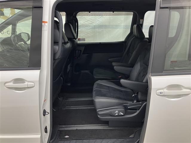 ヴォクシー ZS G’s フルセグ メモリーナビ DVD再生 ミュージックプレイヤー接続可 バックカメラ 衝突被害軽減システム ETC 両側電動スライド LEDヘッドランプ ウオークスルー 乗車定員7人 3列シート(23枚目)