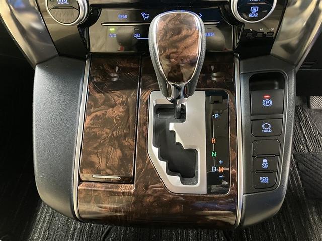 アルファード ２．５Ｘ　フルセグ　ＨＤＤナビ　ＤＶＤ再生　ミュージックプレイヤー接続可　後席モニター　バックカメラ　衝突被害軽減システム　ＥＴＣ　電動スライドドア　ＬＥＤヘッドランプ　乗車定員８人　３列シート　ワンオーナー（16枚目）