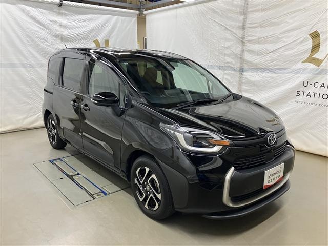 広々とした車内空間に優れた燃費性能。更にデザインも上質で人気のお車です！