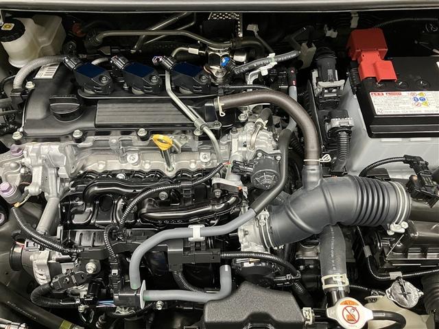 普段はあまり見ないエンジンルーム内も綺麗に仕上げています。見えないところも清潔に保ちたいですよね。