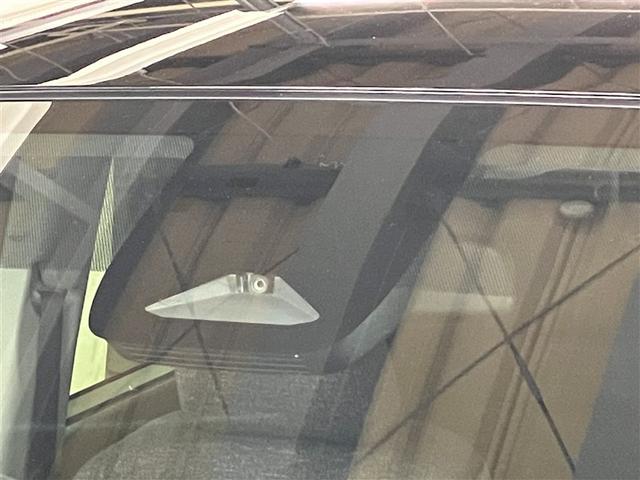 サポカーＳとは、衝突被害軽減ブレーキに加えて、高齢者に多いと言われている踏み間違い事故防止をサポートする機能です。詳しくは販売店スタッフまでおたずねください。