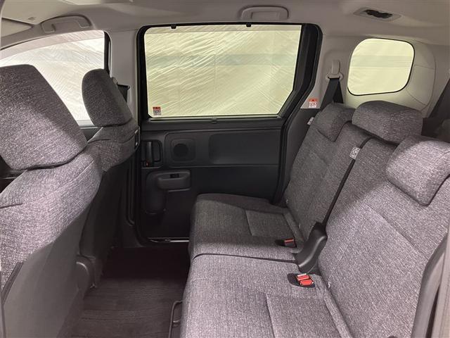 ゆとりある広々とした車内空間は、ドライブを始め買い物やレジャーなど、幅広く活躍します。一人でもみんなとでもお出かけを楽しみましょう！