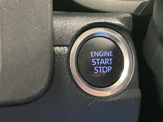 スマートキーを携帯していればキーを取り出さずにドアを施錠＆解錠。クルマの始動も可能です。