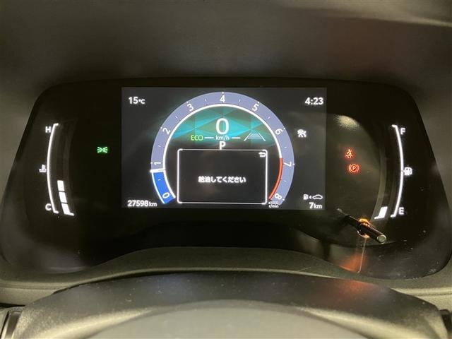 とっても見やすいメーターです。夜間時はラグジュアリーな気分にさせてくれる照明が魅力ですので、夜のドライブも楽しみになりますよ♪