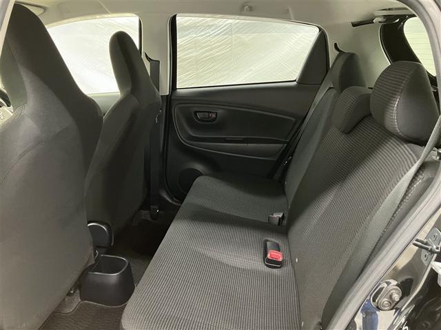 ヴィッツ Ｆ　ワンセグ　メモリーナビ　ミュージックプレイヤー接続可　バックカメラ　ワンオーナー　アイドリングストップ（24枚目）