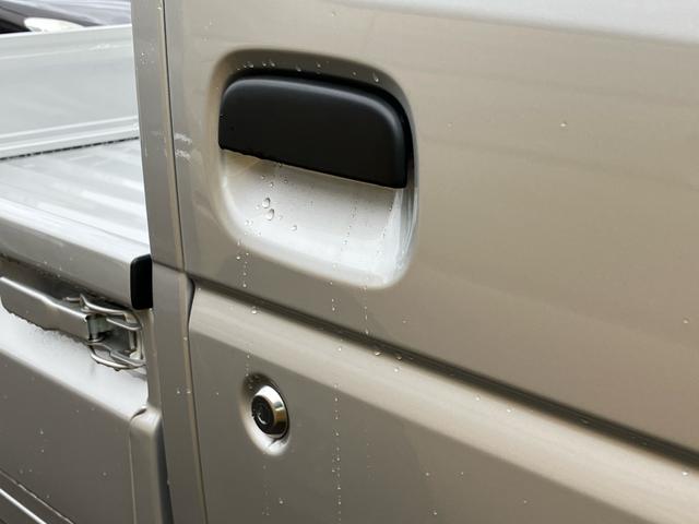 キャリイトラック ＫＣエアコン・パワステ　キーレスエントリー　４ＷＤ　アイドリングストップ　ＥＳＣ　運転席・助手席エアバック　エアコン　パワーステアリング（7枚目）