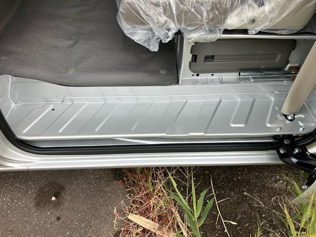 エブリイ ＰＡリミテッド　キーレスエントリー　４ＷＤ　オートライト　クリアランスソナー　オートマチックハイビーム　運転席・助手席エアバック　ＡＢＳ　ＥＳＣ　盗難防止システム　衝突安全ボディ　衝突被害軽減システム（22枚目）