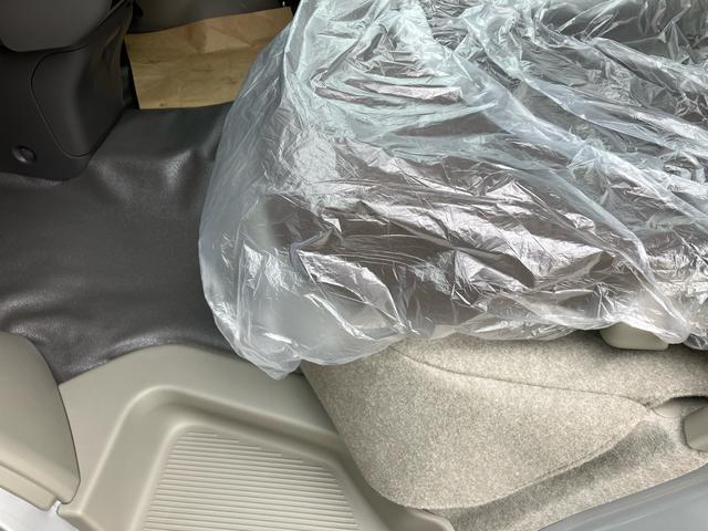 エブリイ ＰＡリミテッド　キーレスエントリー　４ＷＤ　オートライト　クリアランスソナー　オートマチックハイビーム　運転席・助手席エアバック　ＡＢＳ　ＥＳＣ　盗難防止システム　衝突安全ボディ　衝突被害軽減システム（24枚目）