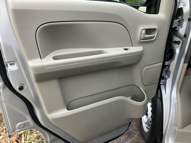 エブリイ ＰＡリミテッド　キーレスエントリー　４ＷＤ　オートライト　クリアランスソナー　オートマチックハイビーム　運転席・助手席エアバック　ＡＢＳ　ＥＳＣ　盗難防止システム　衝突安全ボディ　衝突被害軽減システム（27枚目）