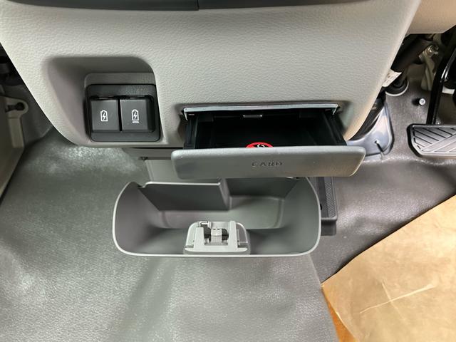 エブリイ ＰＡリミテッド　キーレスエントリー　４ＷＤ　オートライト　クリアランスソナー　オートマチックハイビーム　運転席・助手席エアバック　ＡＢＳ　ＥＳＣ　盗難防止システム　衝突安全ボディ　衝突被害軽減システム（65枚目）