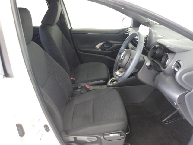 ヤリス ハイブリッドＺ　４ＷＤ　ＤＶＤ再生　ミュージックプレイヤー接続可　バックカメラ　衝突被害軽減システム　ＥＴＣ　ドラレコ　ＬＥＤヘッドランプ（24枚目）