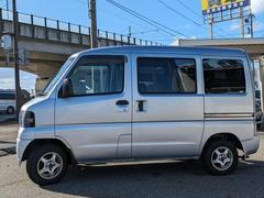 店舗から離れた駐車場で保管している車両もございます。ご来店の際は事前にご一報頂けますとお待たせする事が無くよろしいかと思いますので、お願い申し上げます。 4