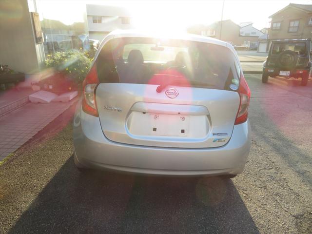 ノート Ｘ　ＤＩＧ－Ｓ　純正ナビＴＶ　スマートキーレス　プッシュスタート　ＥＴＣ　バックカメラ　電動格納ミラー　パワーステアリング　パワーウィンドウ　エアコン　両席エアバッグ（7枚目）