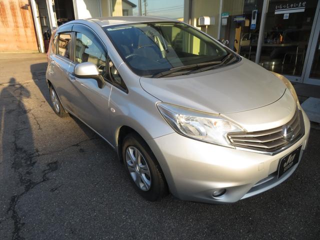 ノート Ｘ　ＤＩＧ－Ｓ　純正ナビＴＶ　スマートキーレス　プッシュスタート　ＥＴＣ　バックカメラ　電動格納ミラー　パワーステアリング　パワーウィンドウ　エアコン　両席エアバッグ（10枚目）