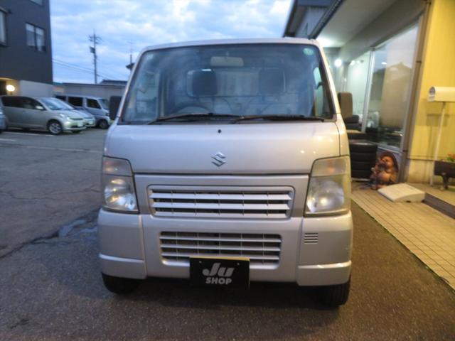 キャリイトラック ＫＣエアコン・パワステ　運転席エアバッグ　ラジオ　フロアマット　ドアバイザー　エアコン　パワステ　４ＷＤ　３方開　トラック　５速マニュアル　荷台マット　荷台ゲートチェーン（3枚目）