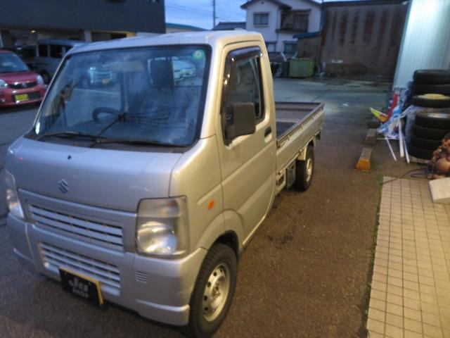 キャリイトラック ＫＣエアコン・パワステ　運転席エアバッグ　ラジオ　フロアマット　ドアバイザー　エアコン　パワステ　４ＷＤ　３方開　トラック　５速マニュアル　荷台マット　荷台ゲートチェーン（4枚目）