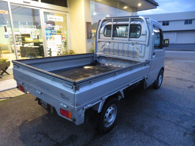 キャリイトラック ＫＣエアコン・パワステ　運転席エアバッグ　ラジオ　フロアマット　ドアバイザー　エアコン　パワステ　４ＷＤ　３方開　トラック　５速マニュアル　荷台マット　荷台ゲートチェーン（8枚目）