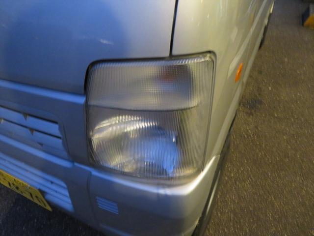 キャリイトラック ＫＣエアコン・パワステ　運転席エアバッグ　ラジオ　フロアマット　ドアバイザー　エアコン　パワステ　４ＷＤ　３方開　トラック　５速マニュアル　荷台マット　荷台ゲートチェーン（18枚目）