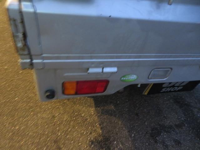 キャリイトラック ＫＣエアコン・パワステ　運転席エアバッグ　ラジオ　フロアマット　ドアバイザー　エアコン　パワステ　４ＷＤ　３方開　トラック　５速マニュアル　荷台マット　荷台ゲートチェーン（20枚目）