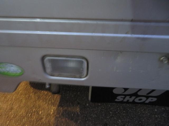 キャリイトラック ＫＣエアコン・パワステ　運転席エアバッグ　ラジオ　フロアマット　ドアバイザー　エアコン　パワステ　４ＷＤ　３方開　トラック　５速マニュアル　荷台マット　荷台ゲートチェーン（21枚目）