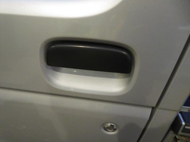 キャリイトラック ＫＣエアコン・パワステ　運転席エアバッグ　ラジオ　フロアマット　ドアバイザー　エアコン　パワステ　４ＷＤ　３方開　トラック　５速マニュアル　荷台マット　荷台ゲートチェーン（26枚目）