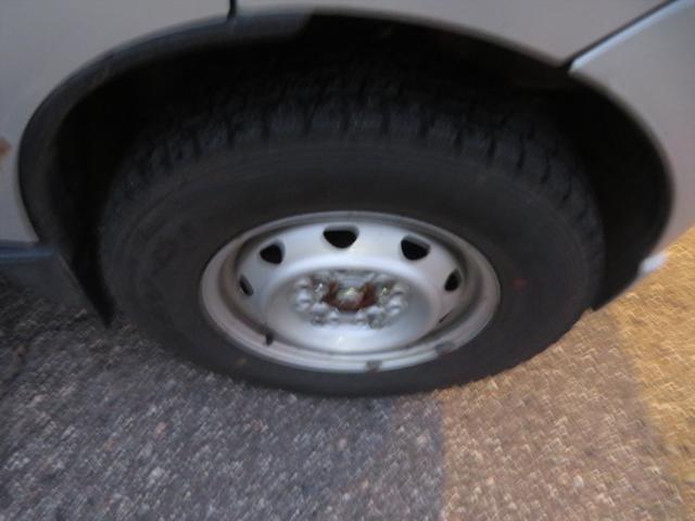 キャリイトラック ＫＣエアコン・パワステ　運転席エアバッグ　ラジオ　フロアマット　ドアバイザー　エアコン　パワステ　４ＷＤ　３方開　トラック　５速マニュアル　荷台マット　荷台ゲートチェーン（27枚目）