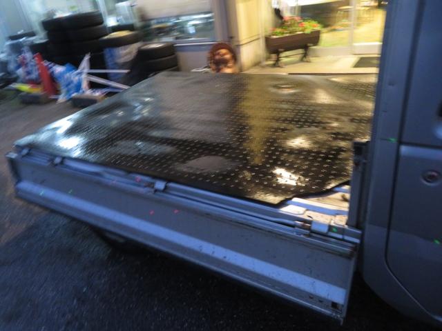 キャリイトラック ＫＣエアコン・パワステ　運転席エアバッグ　ラジオ　フロアマット　ドアバイザー　エアコン　パワステ　４ＷＤ　３方開　トラック　５速マニュアル　荷台マット　荷台ゲートチェーン（34枚目）