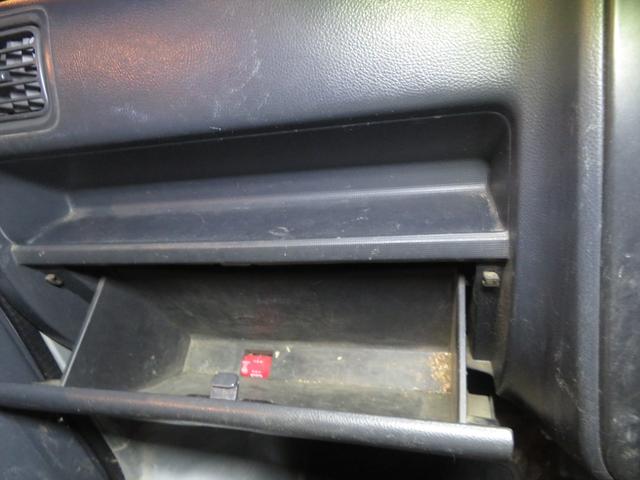 キャリイトラック ＫＣエアコン・パワステ　運転席エアバッグ　ラジオ　フロアマット　ドアバイザー　エアコン　パワステ　４ＷＤ　３方開　トラック　５速マニュアル　荷台マット　荷台ゲートチェーン（38枚目）