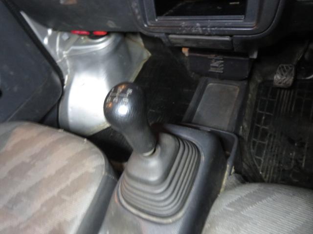 キャリイトラック ＫＣエアコン・パワステ　運転席エアバッグ　ラジオ　フロアマット　ドアバイザー　エアコン　パワステ　４ＷＤ　３方開　トラック　５速マニュアル　荷台マット　荷台ゲートチェーン（40枚目）