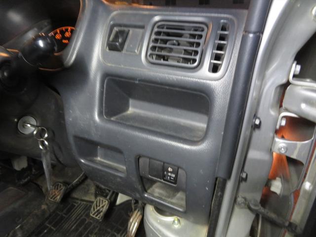 キャリイトラック ＫＣエアコン・パワステ　運転席エアバッグ　ラジオ　フロアマット　ドアバイザー　エアコン　パワステ　４ＷＤ　３方開　トラック　５速マニュアル　荷台マット　荷台ゲートチェーン（42枚目）