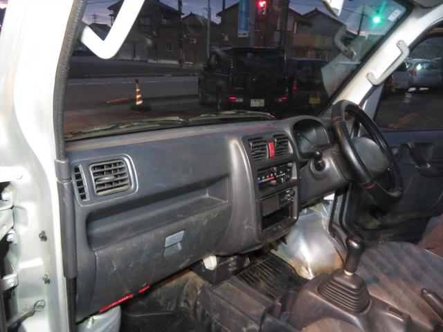 キャリイトラック ＫＣエアコン・パワステ　運転席エアバッグ　ラジオ　フロアマット　ドアバイザー　エアコン　パワステ　４ＷＤ　３方開　トラック　５速マニュアル　荷台マット　荷台ゲートチェーン（47枚目）
