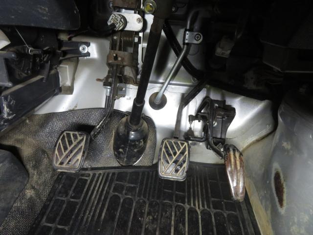 キャリイトラック ＫＣエアコン・パワステ　運転席エアバッグ　ラジオ　フロアマット　ドアバイザー　エアコン　パワステ　４ＷＤ　３方開　トラック　５速マニュアル　荷台マット　荷台ゲートチェーン（51枚目）