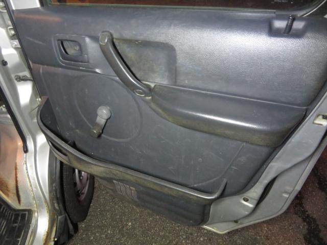 キャリイトラック ＫＣエアコン・パワステ　運転席エアバッグ　ラジオ　フロアマット　ドアバイザー　エアコン　パワステ　４ＷＤ　３方開　トラック　５速マニュアル　荷台マット　荷台ゲートチェーン（52枚目）