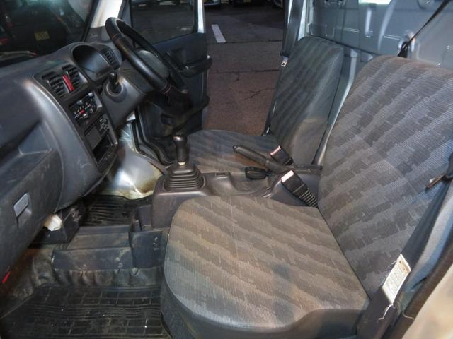 キャリイトラック ＫＣエアコン・パワステ　運転席エアバッグ　ラジオ　フロアマット　ドアバイザー　エアコン　パワステ　４ＷＤ　３方開　トラック　５速マニュアル　荷台マット　荷台ゲートチェーン（57枚目）